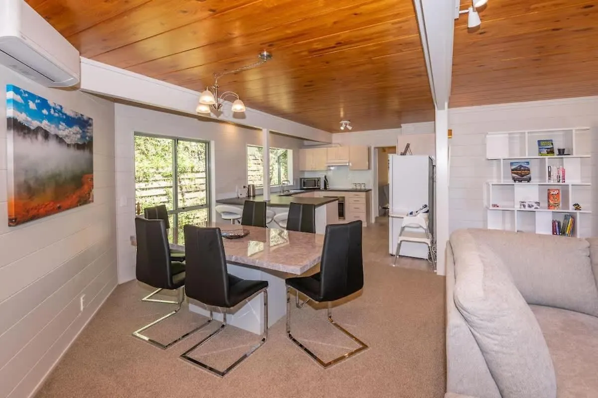 Kawaha Point Gem Villa Rotorua Holiday home